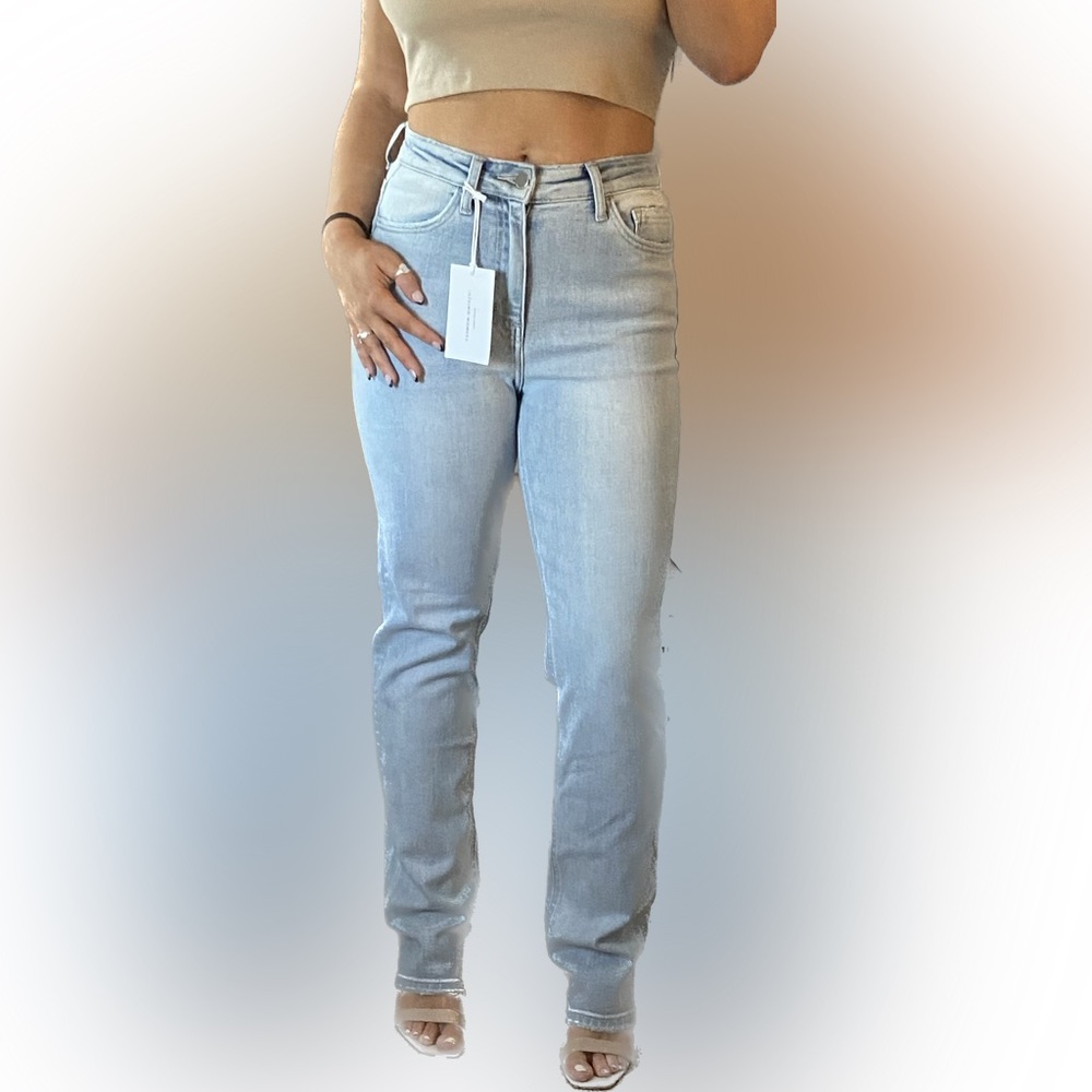 90’s High Rise Straight Leg Jeans- light wash